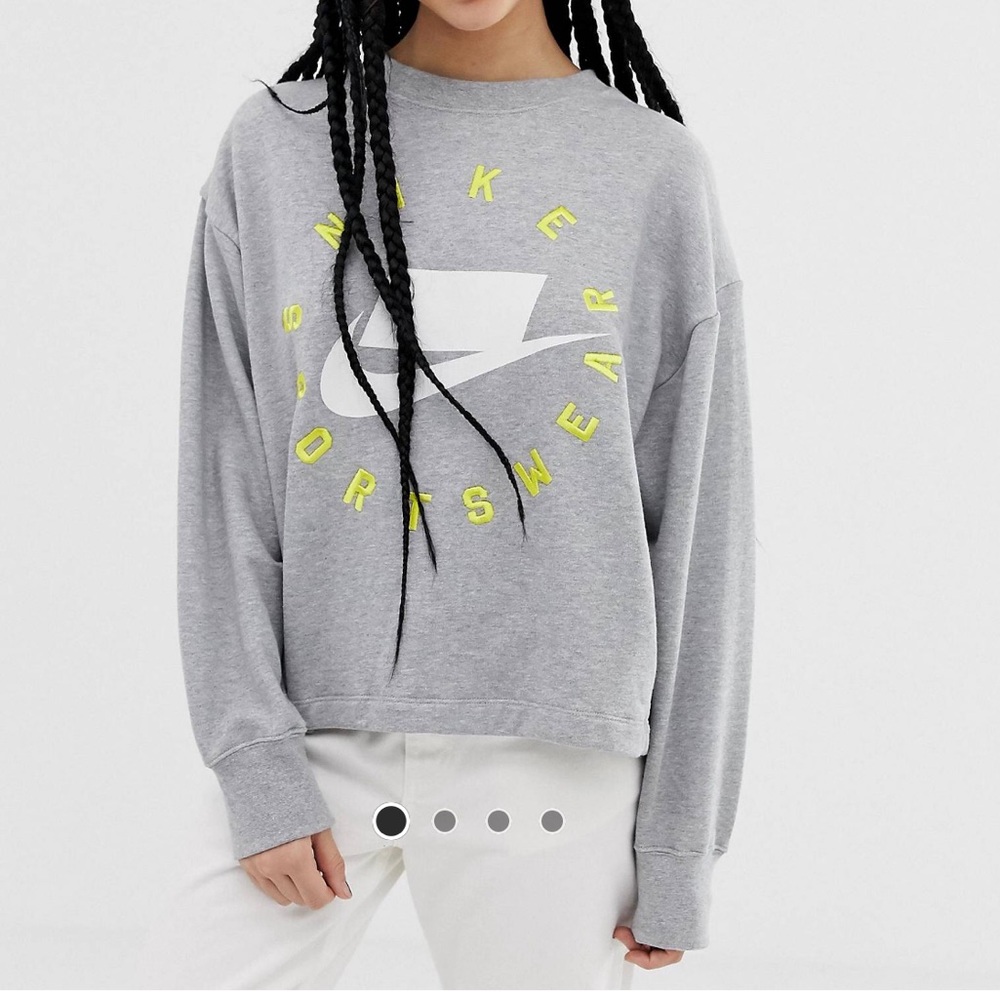 NWOT Nike nsw logo sweatshirt